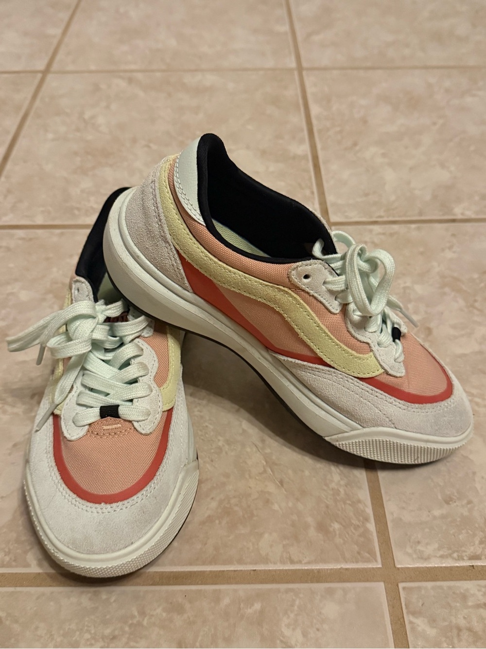 Vans Women's Peach, Cream and Coral Low-Top Sneakers
Unisex women’s size 5.5